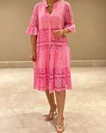 Vestido de encaje con mangas y botones delanteros®
